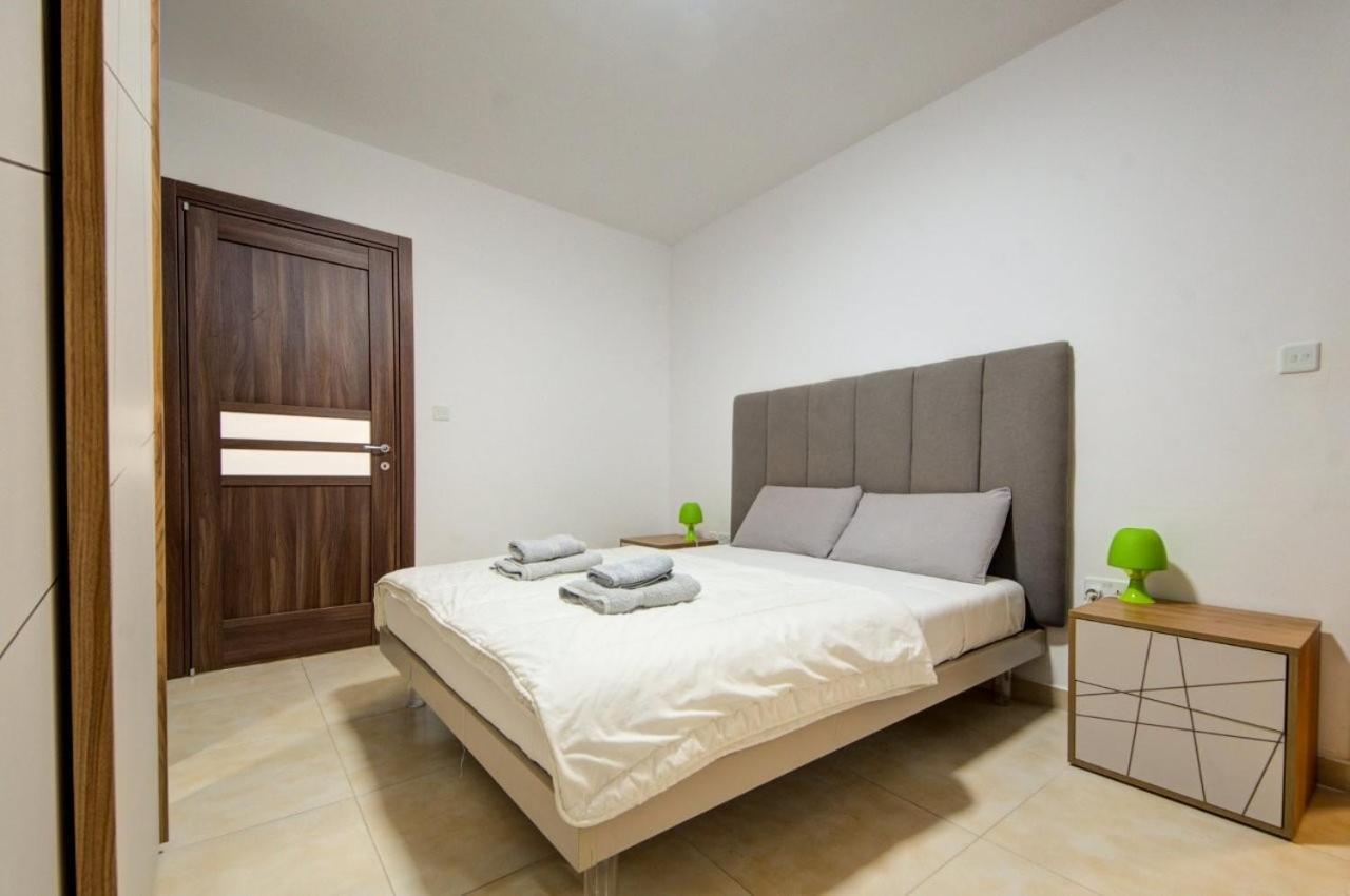 Point G&v Sea Front Bugibba Apartment